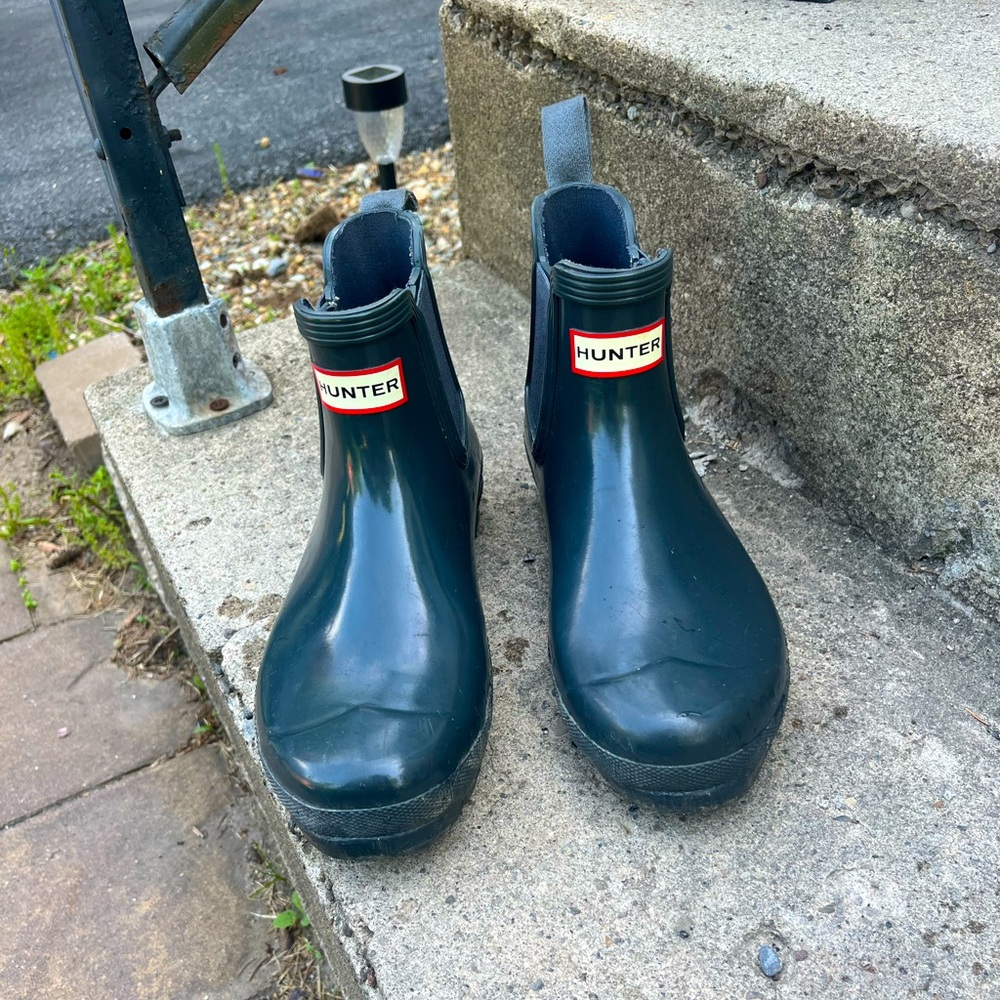 Size 8 Hunter boots, navy blue, ankle length